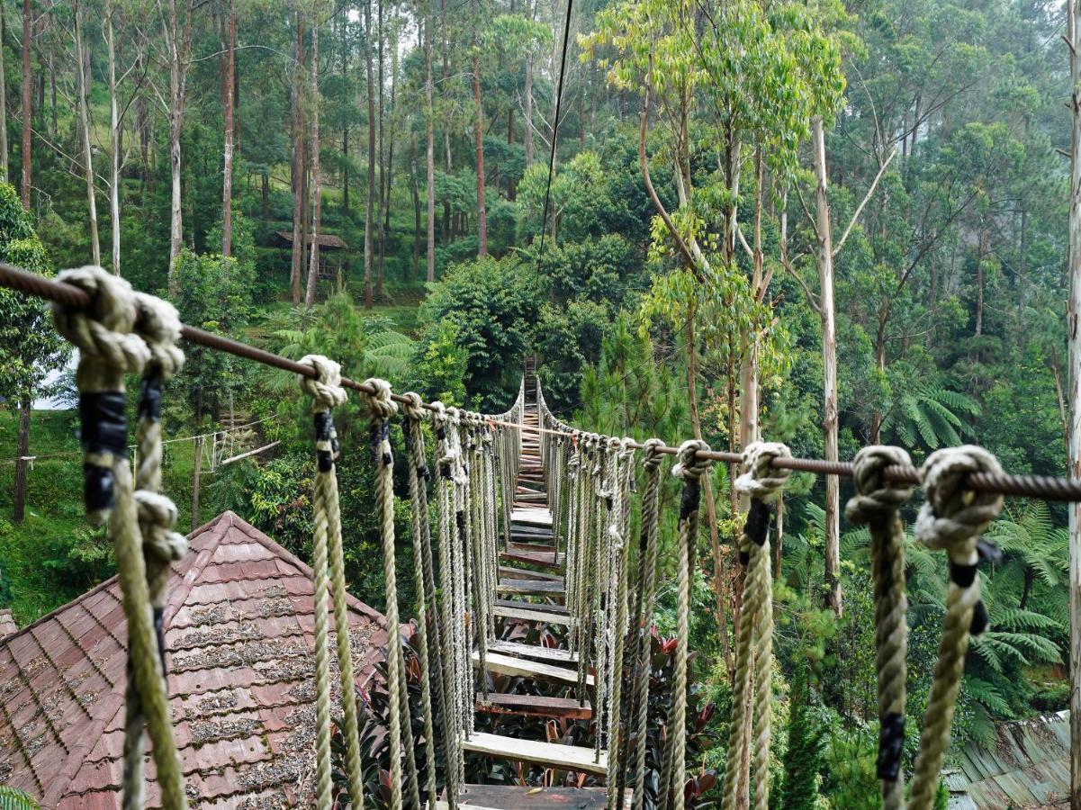 Oyo Homes 90915 Eco Tourism Desa Cihanjuang Rahayu Ciwangun Indah Camp Villas Bongkar Exteriör bild
