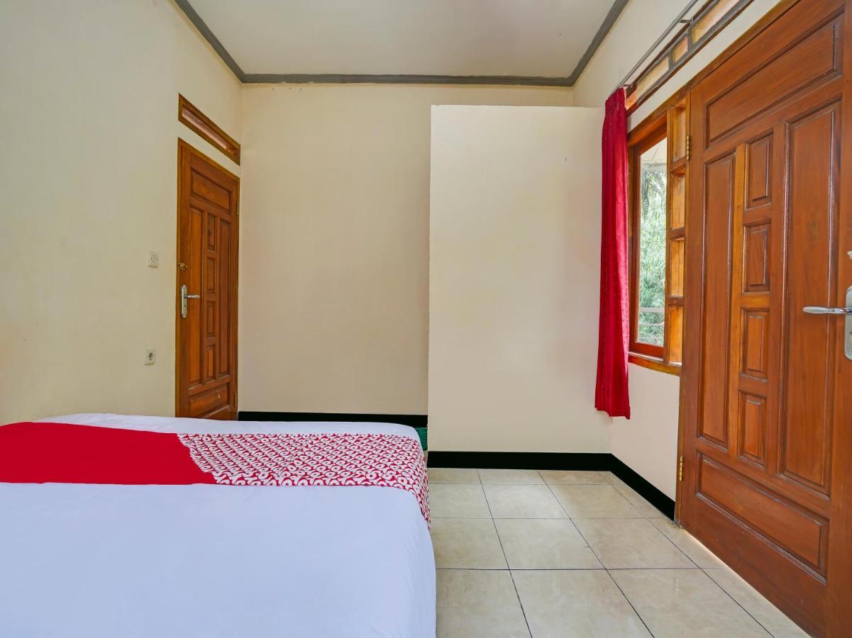 Oyo Homes 90915 Eco Tourism Desa Cihanjuang Rahayu Ciwangun Indah Camp Villas Bongkar Exteriör bild