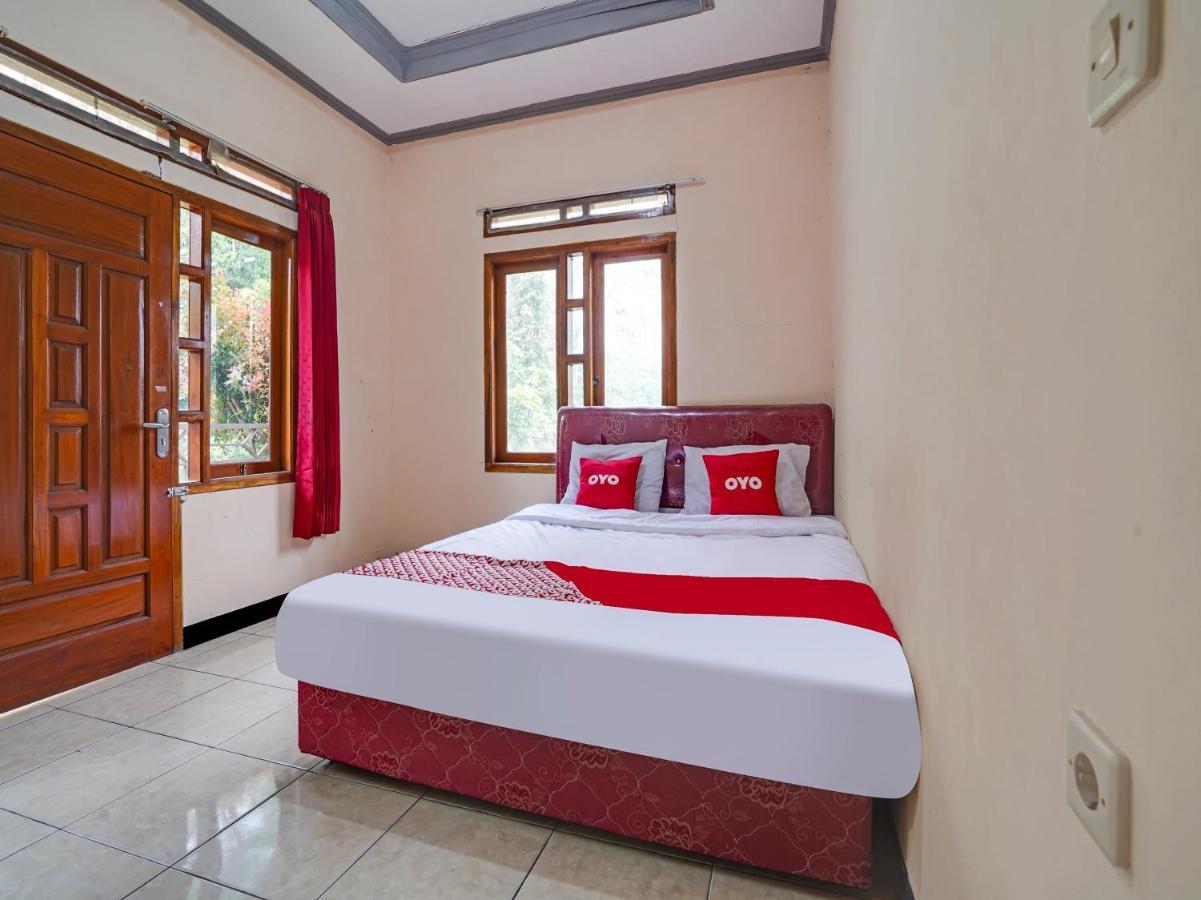 Oyo Homes 90915 Eco Tourism Desa Cihanjuang Rahayu Ciwangun Indah Camp Villas Bongkar Exteriör bild